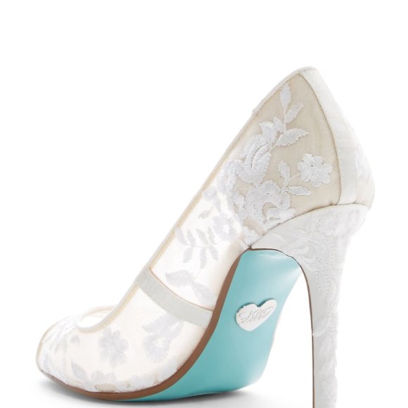 betsey johnson mave pump